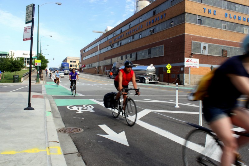 Protected bike lanes on Kinzie Street. (Image courtesy Josh Koonce via Flickr.)