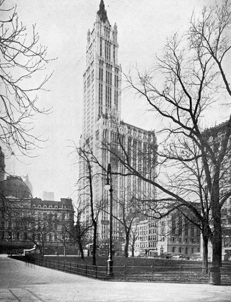 The Woolworth Building viewed from City Hall Park, circa 1914. (WorldIslandInfo.com/Flickr)