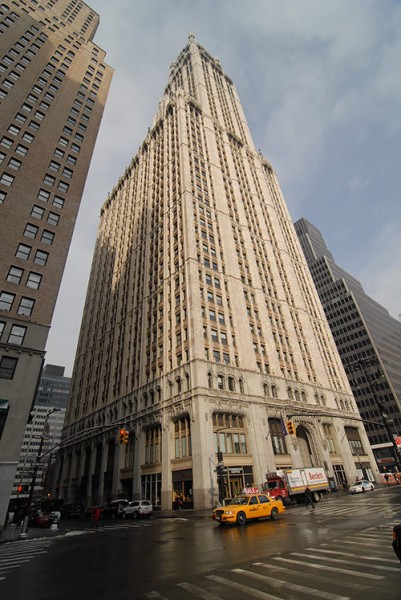 The Woolworth Building towering over Broadway. (sabel/Flickr)