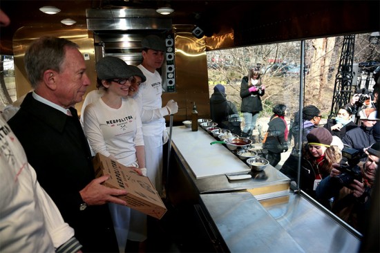 Mayor Bloomberg serves a pizza at the Neapolitan Express food truck. (Edward Reed)