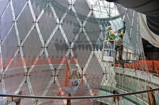 Construction of the Sky Reflector-Net at the Fulton Center. (Patrick Cashin / Courtesy MTA)