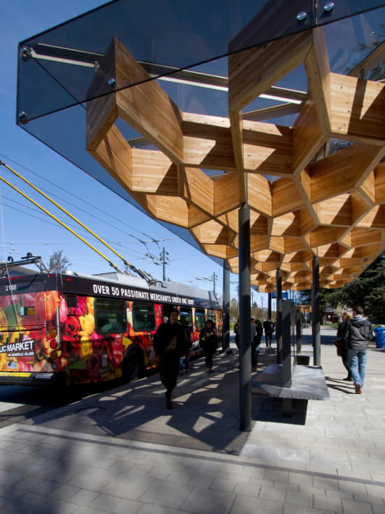 THE GLULAM CANOPY FEATURES A PATTERN OF REPEATED IRREGULAR PENTAGONS (PUBLIC: ARCHITECTURE + COMMUNICATION)