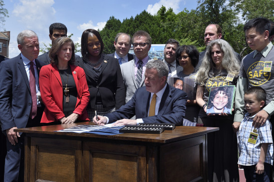 Mayor de Blasio signing the legislation on Monday. (New York City Mayor's Office) 