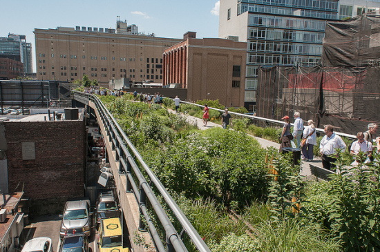 The High Line cutting through Chelsea. (Flickr / michellerlee) 