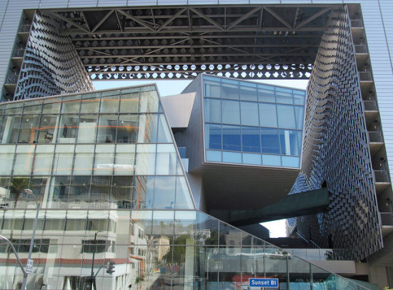 Morphosis and Zahner collaborated extensively on the facade of Emerson College Los Angeles Center. (Rocor/Flickr)