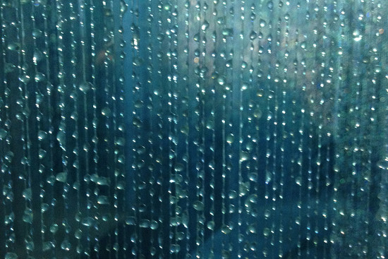 Close up of a droplet curtain (Audrey Wachs / AN)