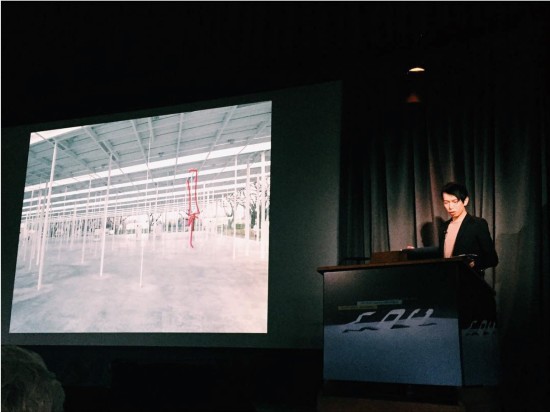 Junya Ishigami presents to a packed house. (Courtesy @sysnthesisdna/ Instagram)
