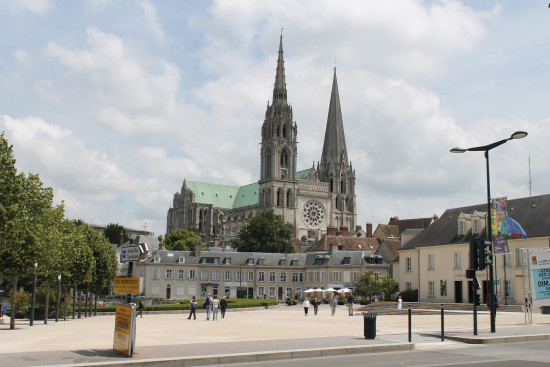 EXTERIOR OF CHARTRES CATHEDRAL. (COURTESY CONNIE MA, FLICKR)