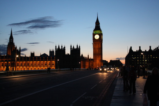 Houses of Parliament at night ( / Flickr )