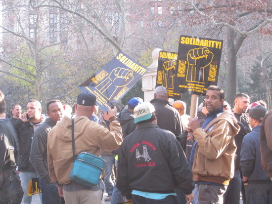 Building trades union members at a rally today for better wages and working conditions (Audrey Wachs / AN)