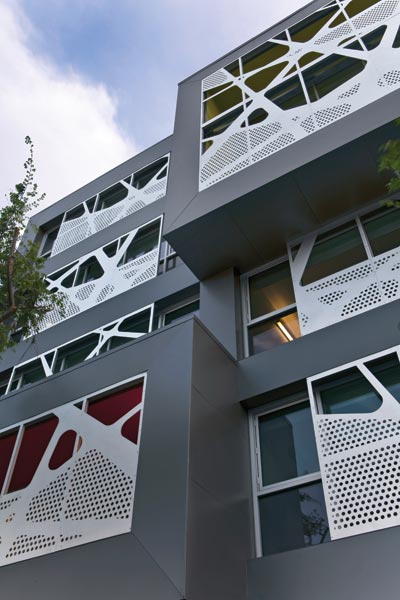 Sierra Bonita facade projections.