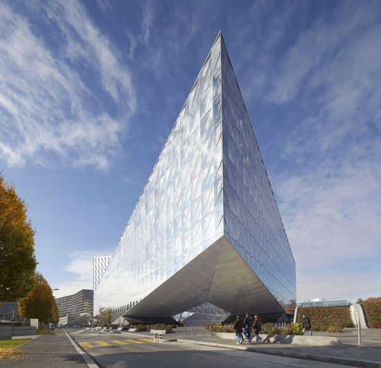 This Closed Cavity Facade by SOM offers unprecedenced performance