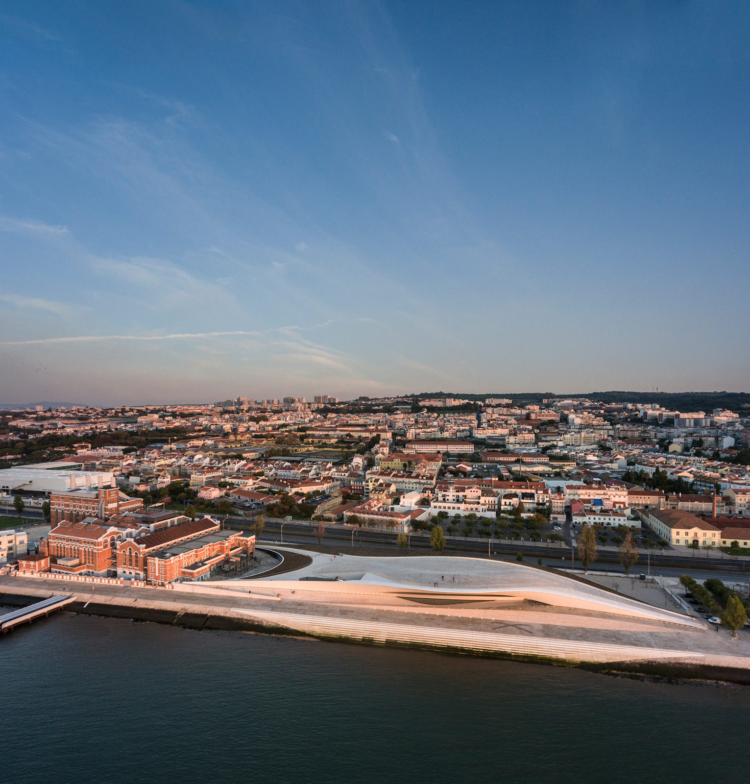 schelp Met bloed bevlekt Pool Lisbon's Museum of Art, Architecture and Technology is an unqualified  success