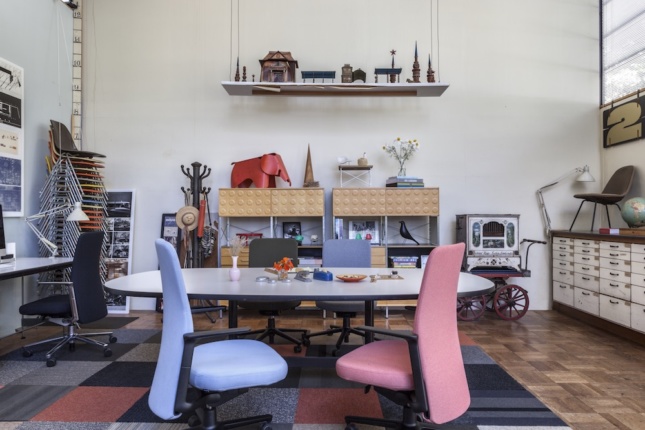 A set of Pacific Chairs successfully not ruining the Eames House (Terrance Williams)