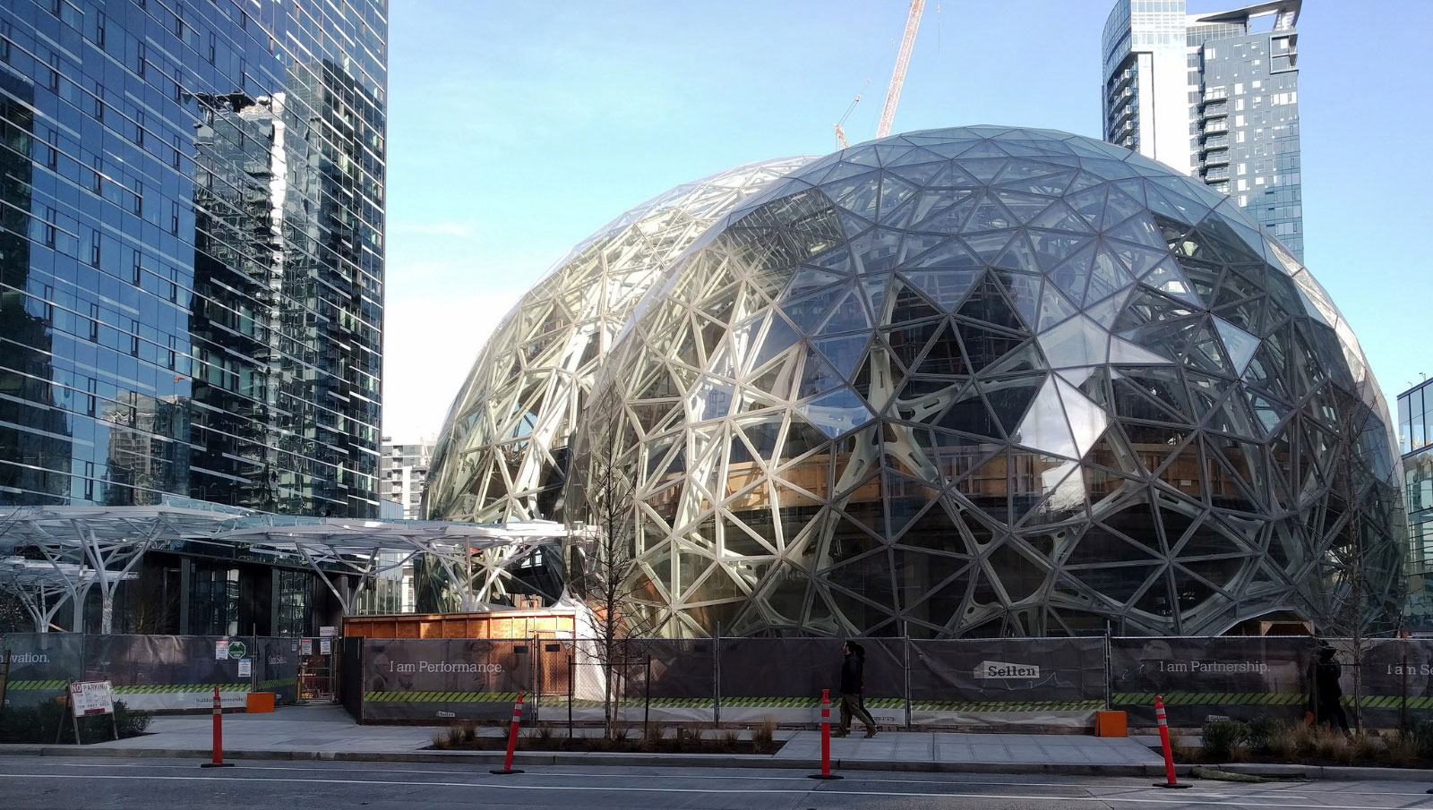 Amazon's three-bubble biosphere outside of its Seattle headquarters. (Brewbooks/Flickr)