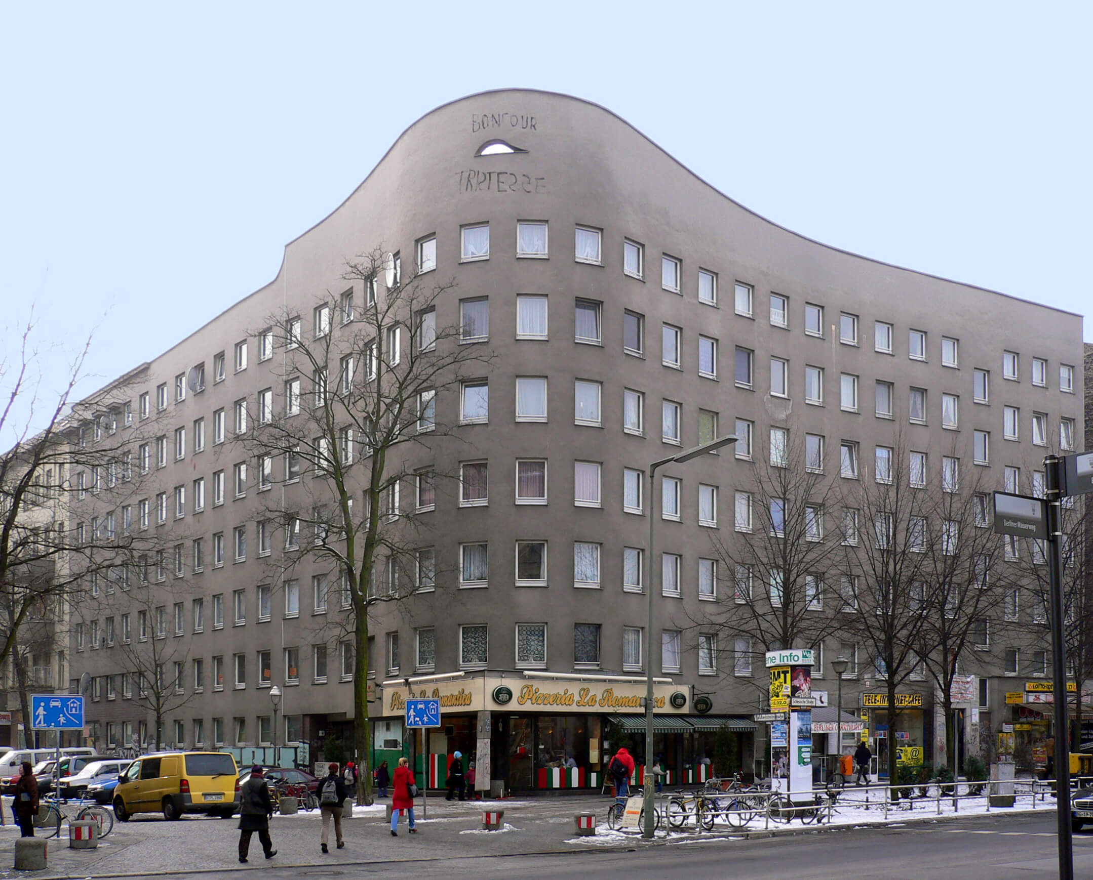 https://commons.wikimedia.org/wiki/File:Berlin_schlesische-str-7_bonjour-tristesse_20050224_p1010029.jpg