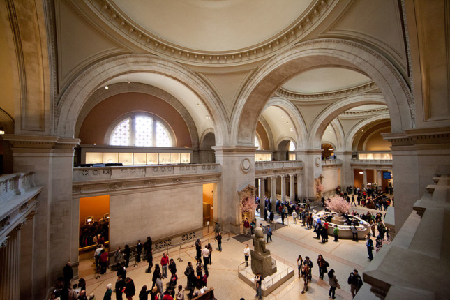 https://commons.wikimedia.org/wiki/File%3AMET_-_The_Great_Hall_-_Metropolitan_Museum_of_Art%2C_New_York%2C_NY%2C_USA_-_2012.JPG