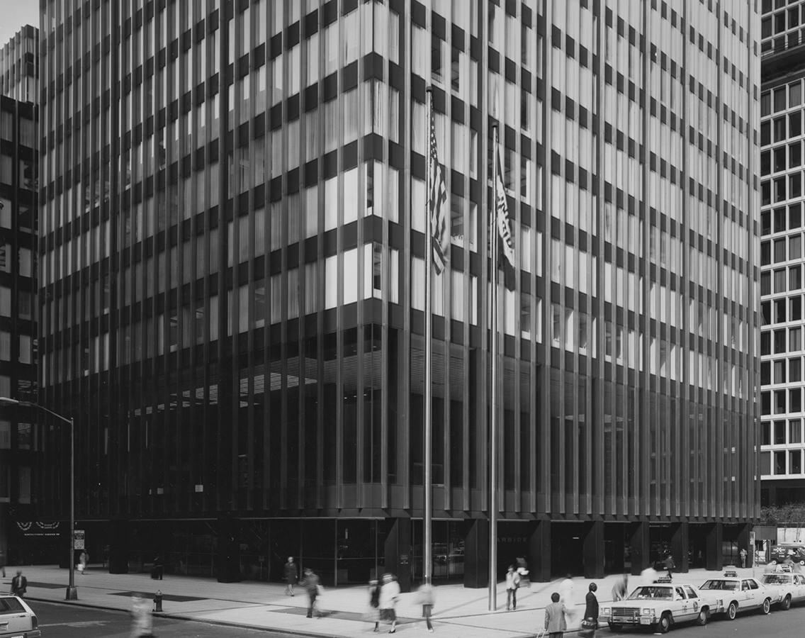 Historical photo of the Union Carbide building. (Ezra Stoller/Esto)