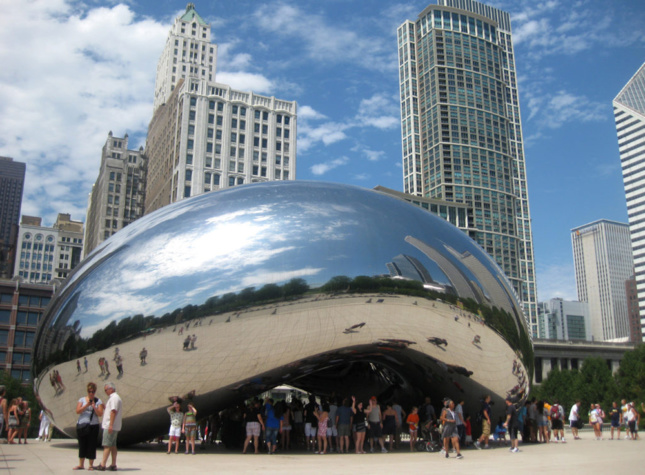 Anish Kapoor, Cloud Gate (2006) in Millennium Park, Chicago. Copyright the artist. Photo: Susan May Romano