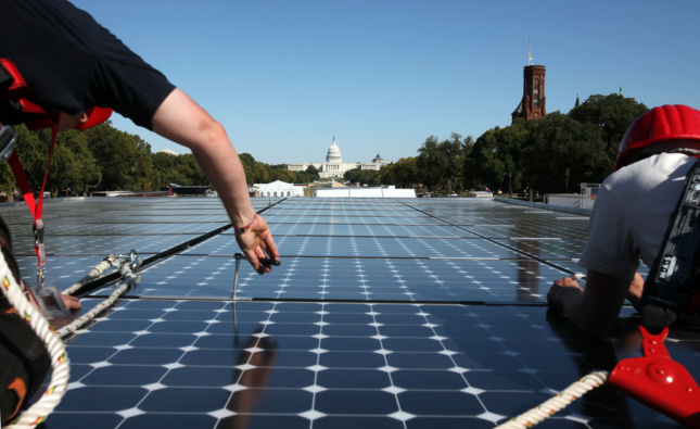 Image of solar panels ahead of U.S. Capitol building
