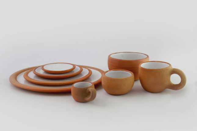 Cabuche tableware is produced in Santa Maria Atzompa, the only village in Oaxaca that makes glazed clay. The glaze is the result of two years of research and is fired in experimental kilns that were developed by Innovando la Tradición in collaboration with Xaquixe studio.