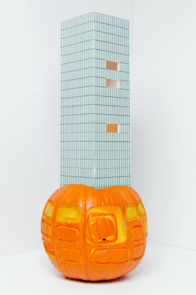 Kohn Pedersen Fox Associates turned their pumpkin into a "tower on a base" building scheme.