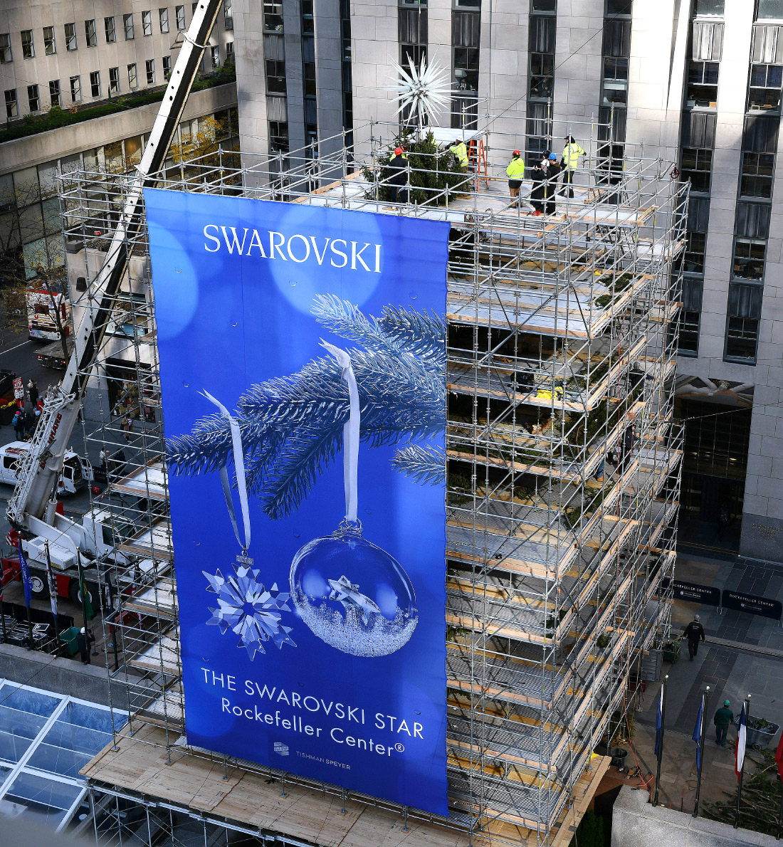 Theoretisch optocht doe alstublieft niet Daniel Libeskind designed a Swarovski star to top the Rockefeller Center  Christmas tree