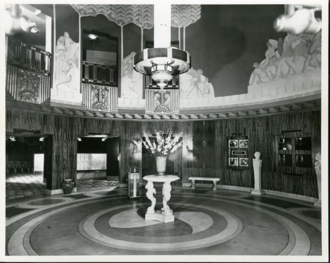 Senator rotunda lobby, circa 1939 (Courtesy Theatre Historical Society of America)