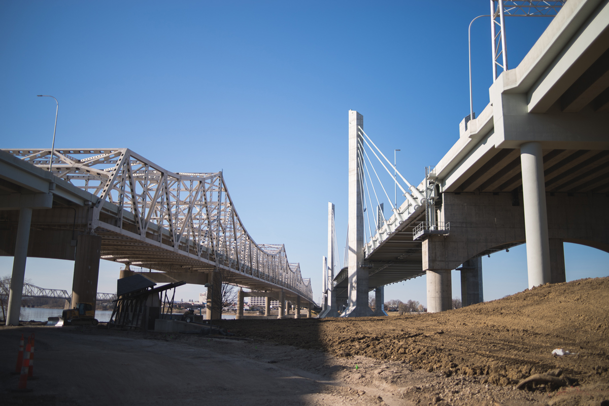 Photo of the I-65/John F. Kennedy Bridge and Abraham Lincoln Bridge in Louisville, Kentucky