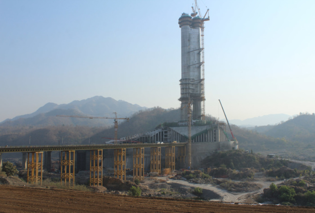 Construction photo of the statue of unity
