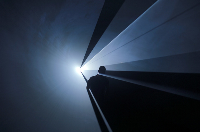 You and I, Horizontal, 2005, Anthony McCall. Installation view, Institut d’Art Contemporain, Villeurbanne, France, 2006.
