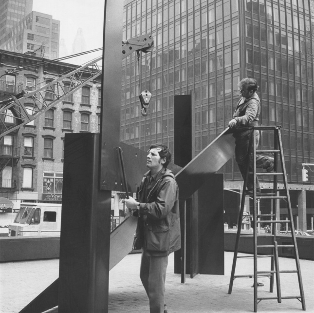Photo of Robert Murray sculpture being installed in New York City