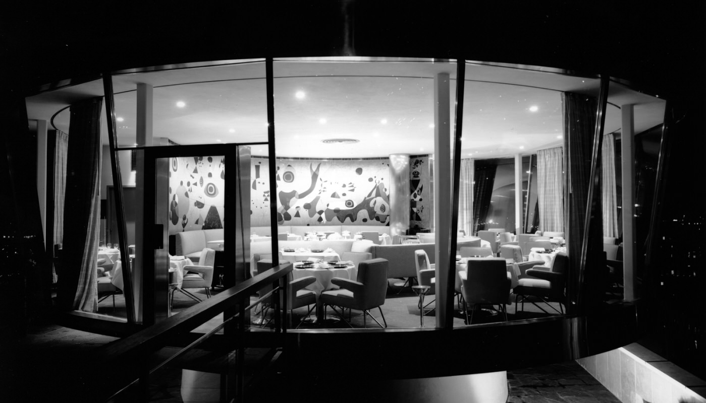 Black and white photo of a glass restaurant