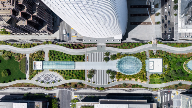Aerial photo of a linear park on top of the Transbay Transit Center