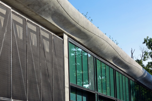 Detail of transition between soffit and curtainwall