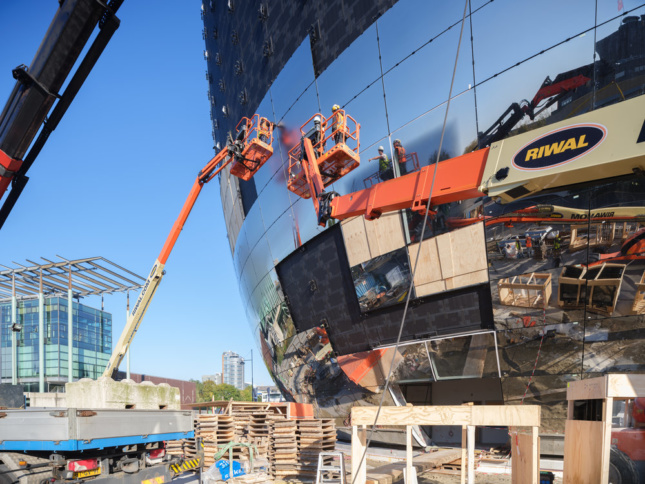 Installation of the facade panels