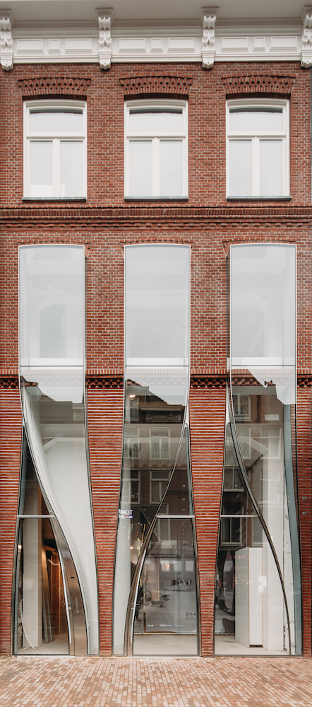 Tall windows inserted between brick bays