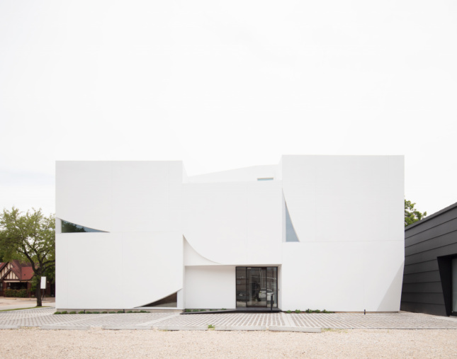 A boxy white museum building made of intersecting shapes
