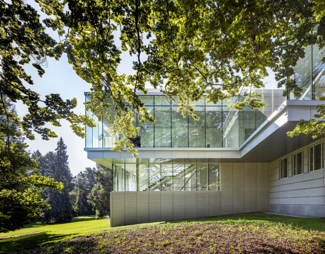 A cantilevering glass gallery