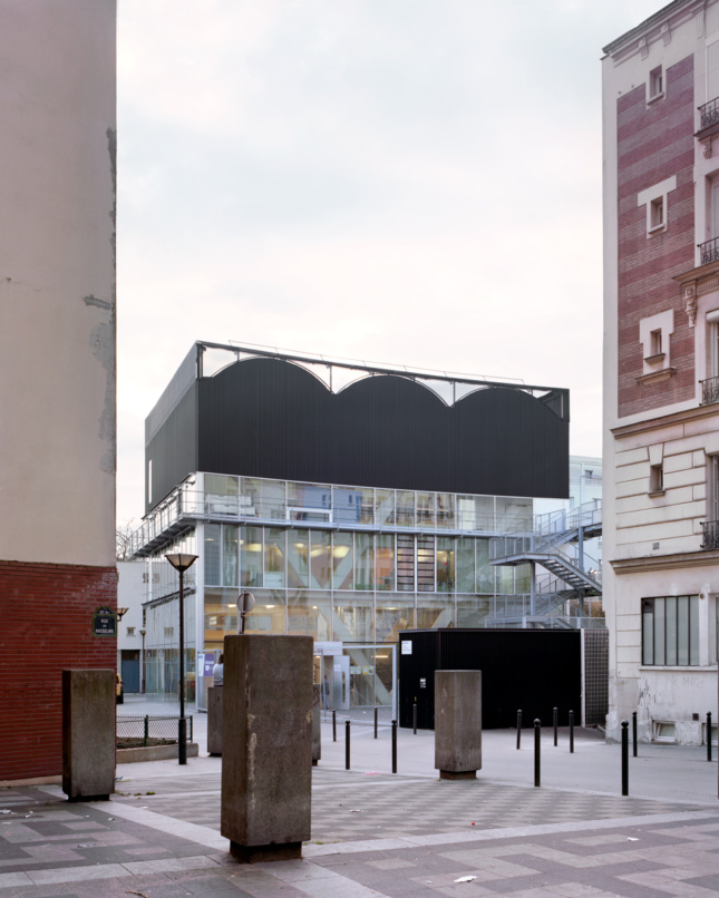 Photo of the Cultural and Sports Center in context in Paris