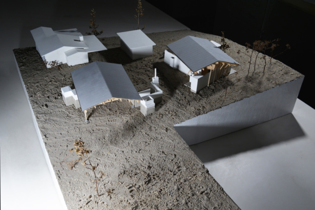 Model of a cluster of homes on an L-shaped site