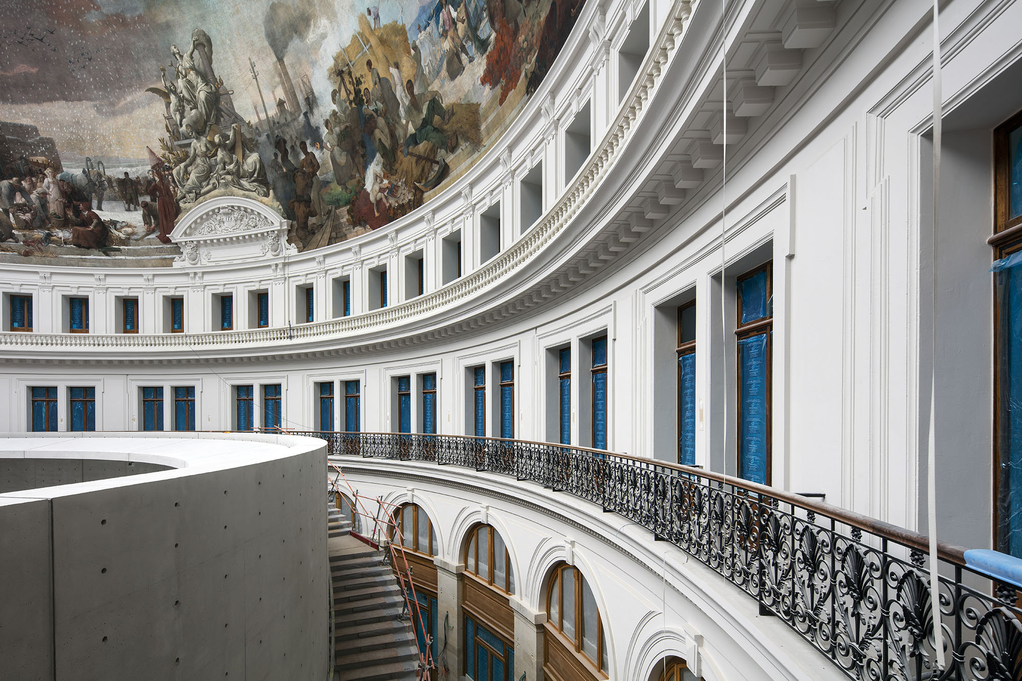 curved space with painted ceiling inside the Bourse de Commerce