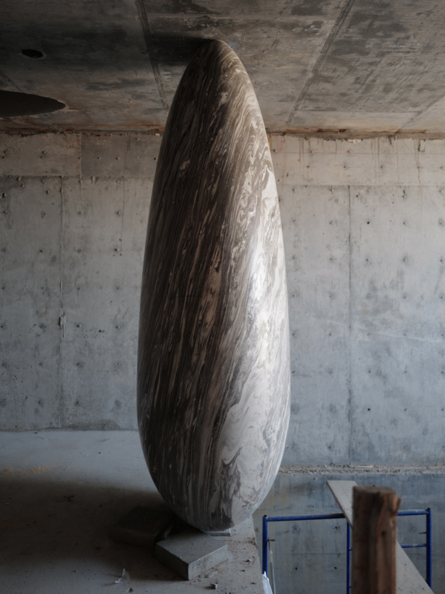 Photo of a tall oblong stone spanning from the floor to the ceiling