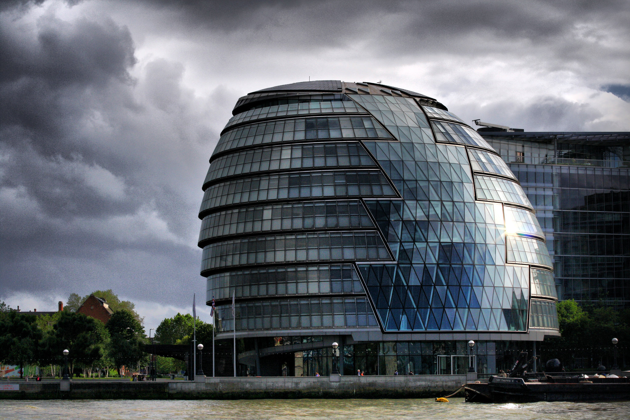 a bulbous governmental building in london designed by foster + partners