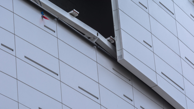 Detail of the aluminum cladding and support system