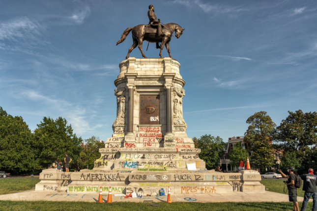 Grafitti-coverered Robert E. Lee Statue in Richmond