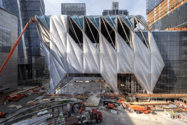 Construction image of The Bloomberg building and ETFE installation