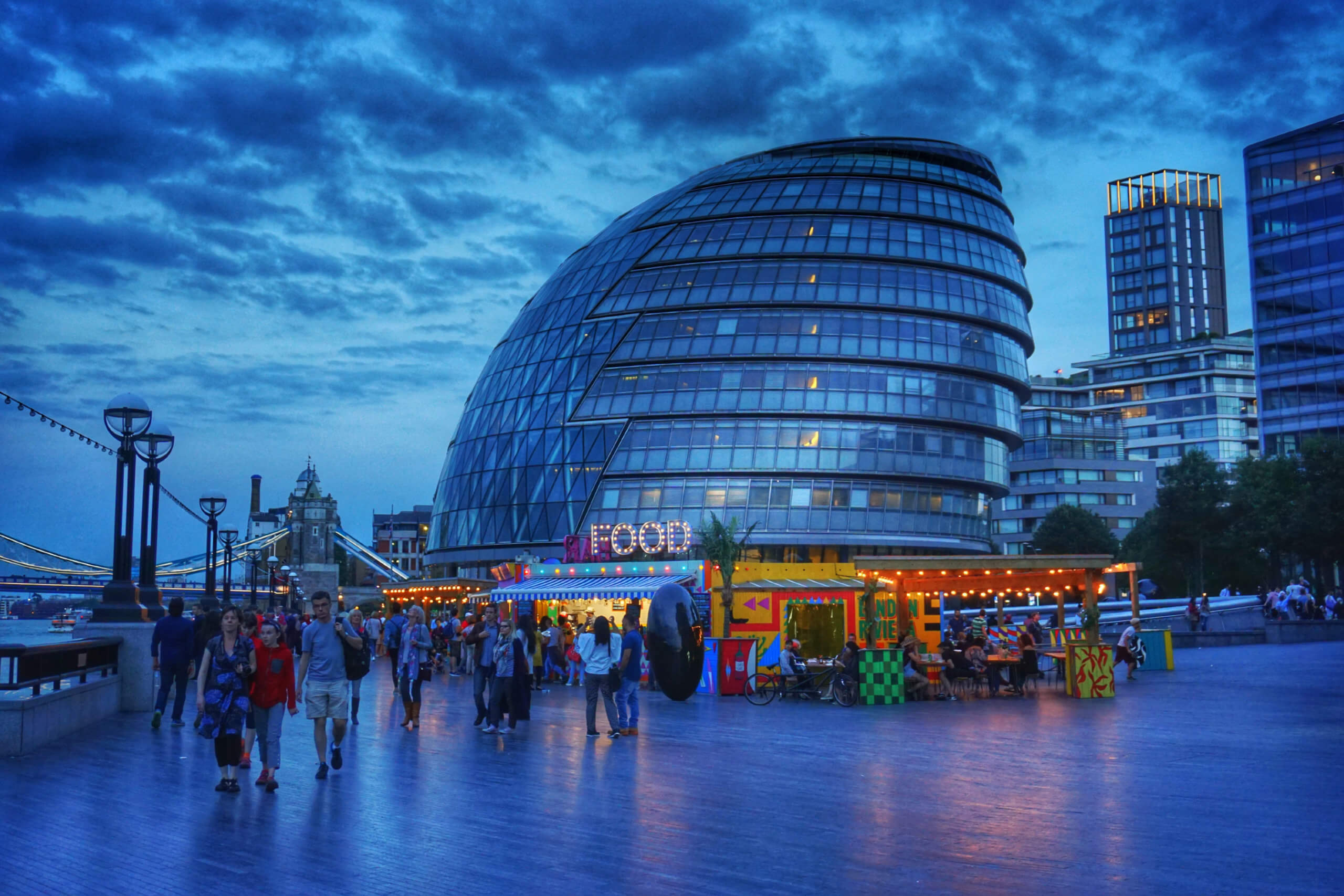 London City Hall, a glassy, egg-shaped building