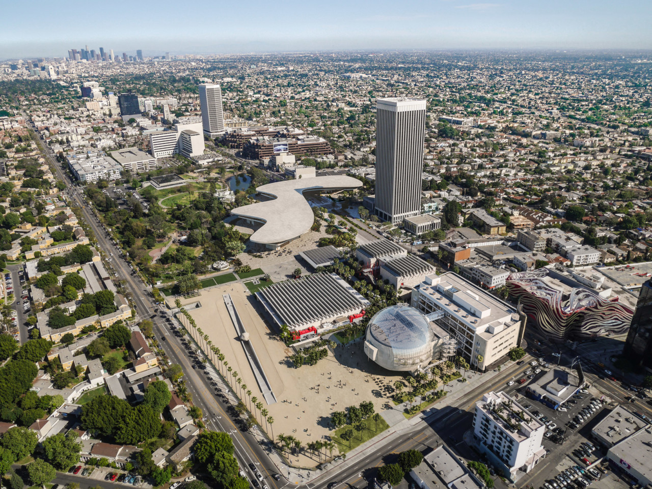 los angeles skyline with the new LACMA