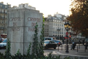 entrance to crypt museum in paris